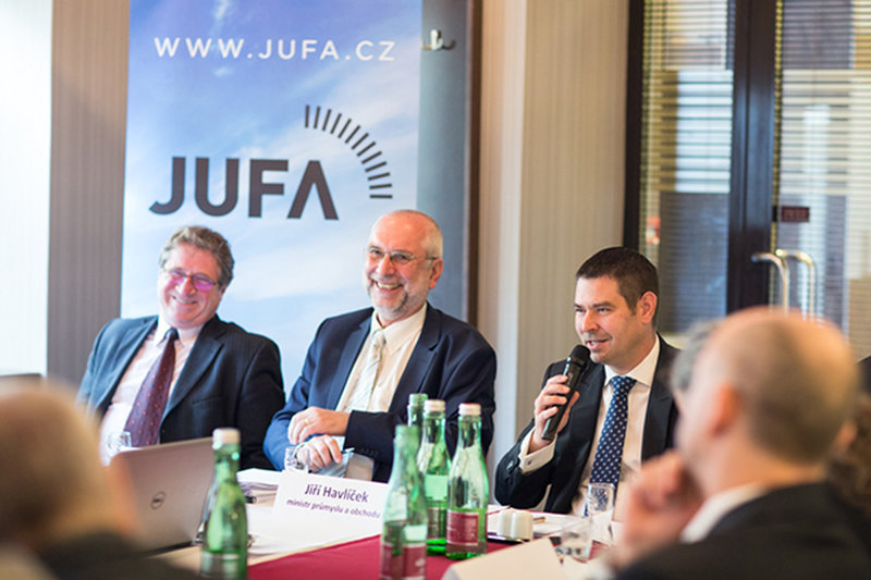 Skupina Jufa uspořádala kulatý stůl s ministrem průmyslu